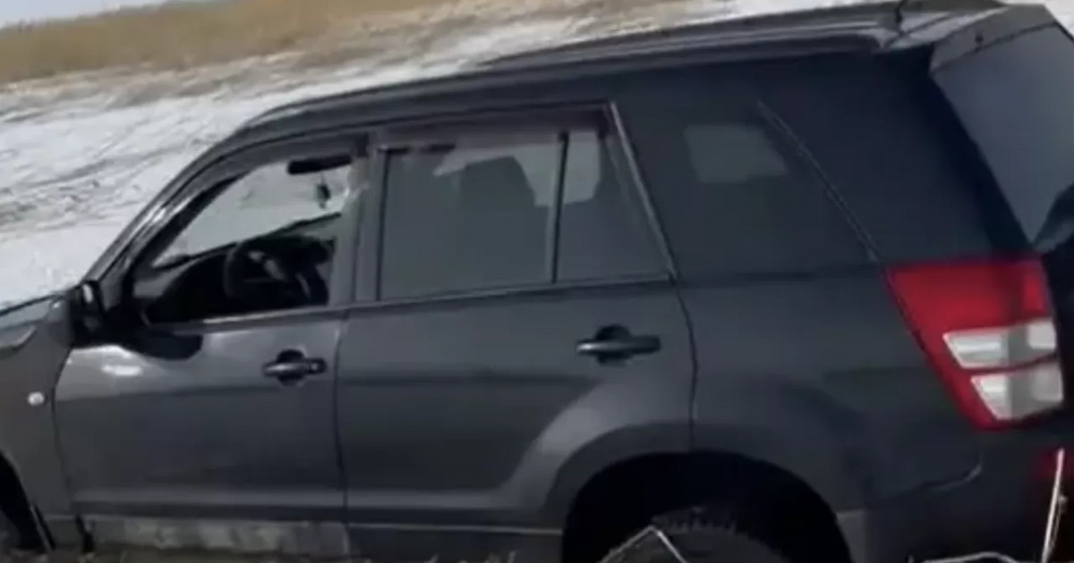 Абай облысында көлік мұз астына түсіп кетті