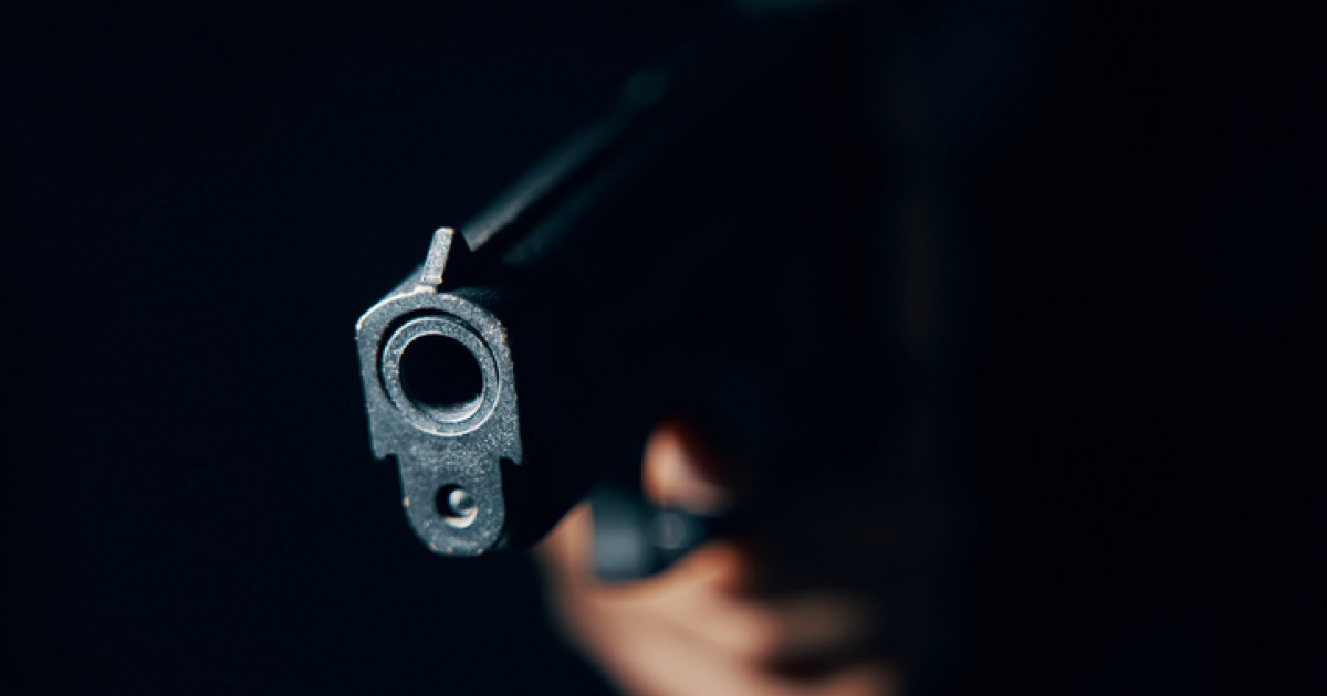Белгісіз ер адам оқушыларға оқ жаудырды