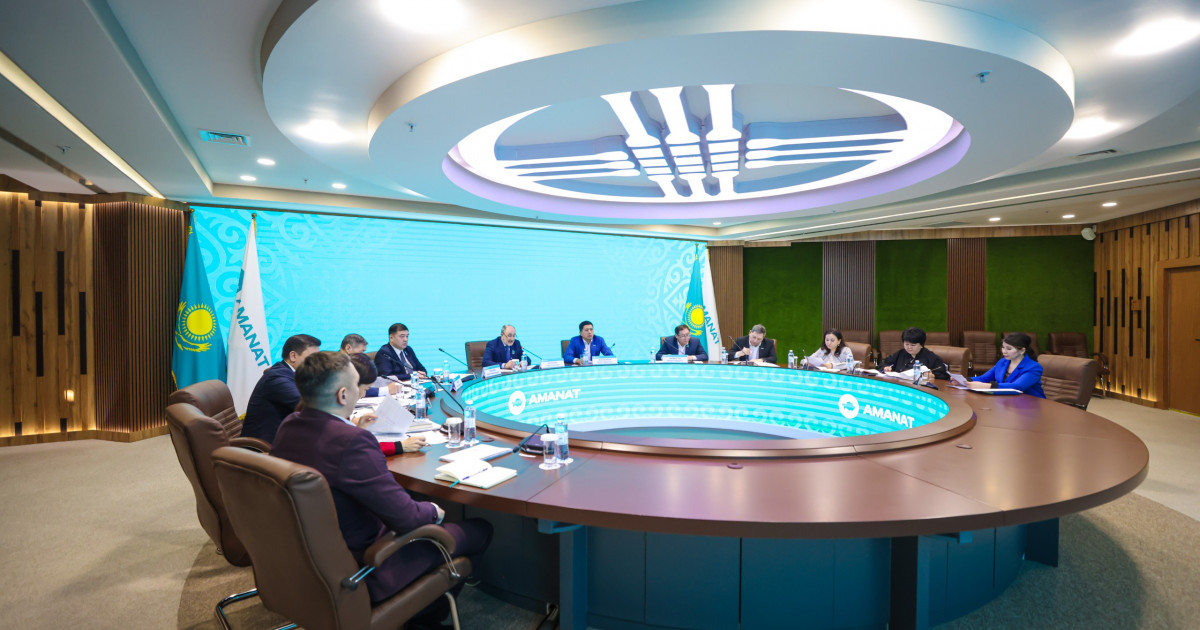 Жаңа жұмыс орындары мен инфрақұрылым: «AMANAT» партиясы әкімдіктердің есебін қабылдап жатыр