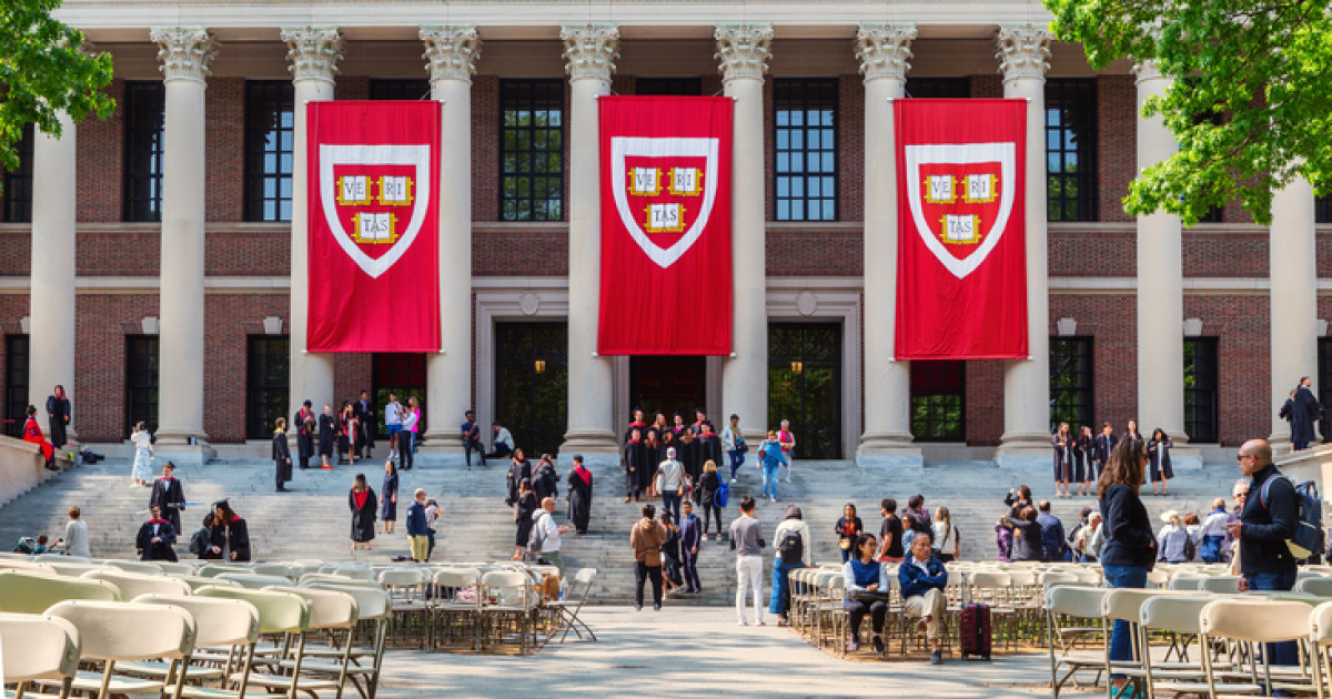 Harvard табысы төмен отбасынан шыққан балаларды тегін оқытпақ