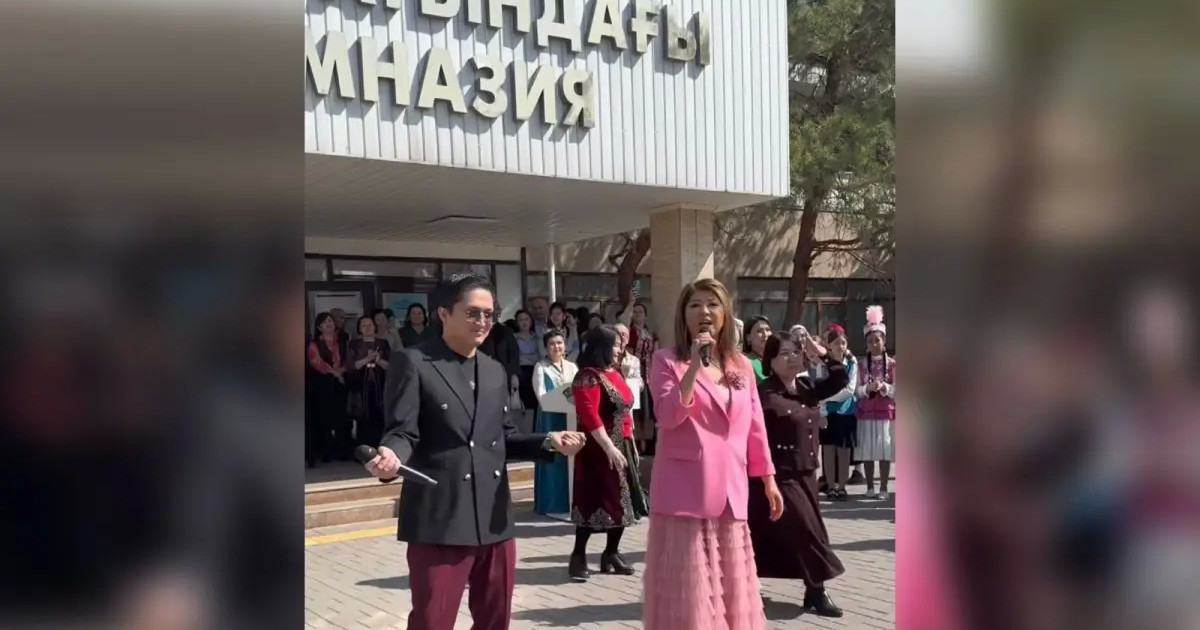 «Тегі ұят нәрсе екенін түсіне ме екен өзі?!»: жас әншімен мектеп алдында махаббат әнін шырқаған Шахизада сынға қалды