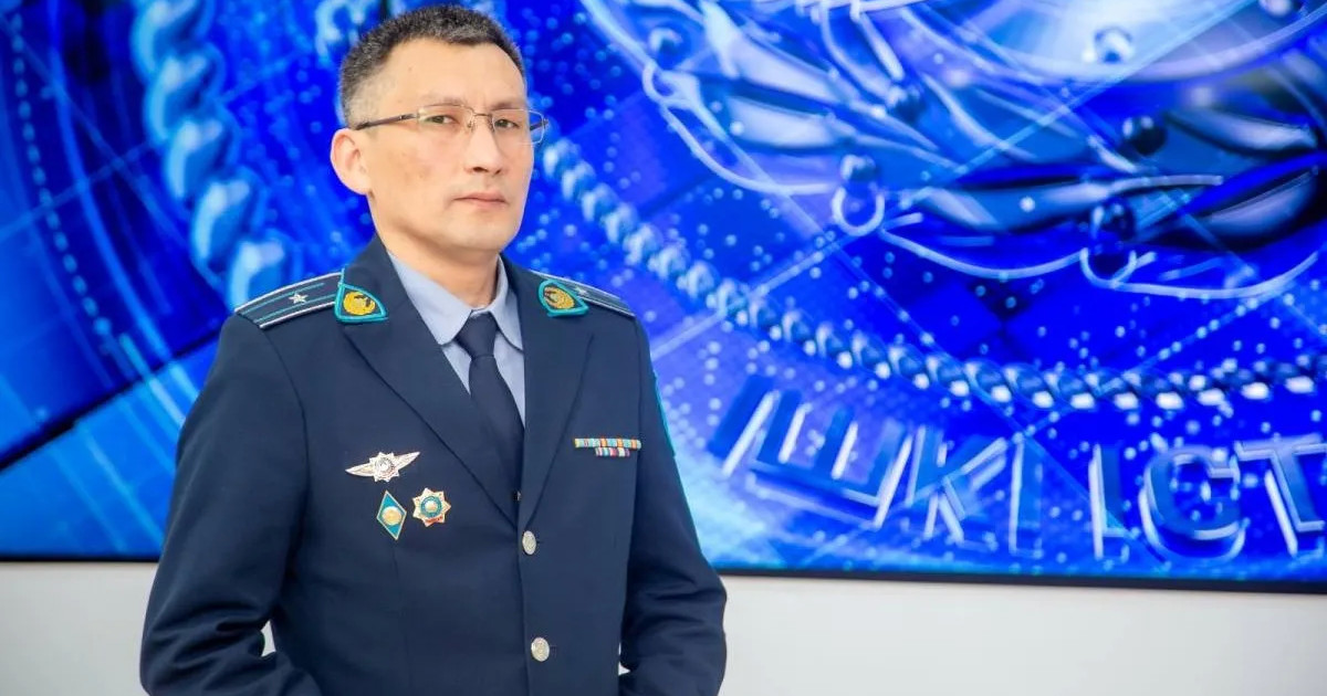Астанада патрульде жүрген ІІМ офицері есірткімен айналысқан күдіктіні ұстады