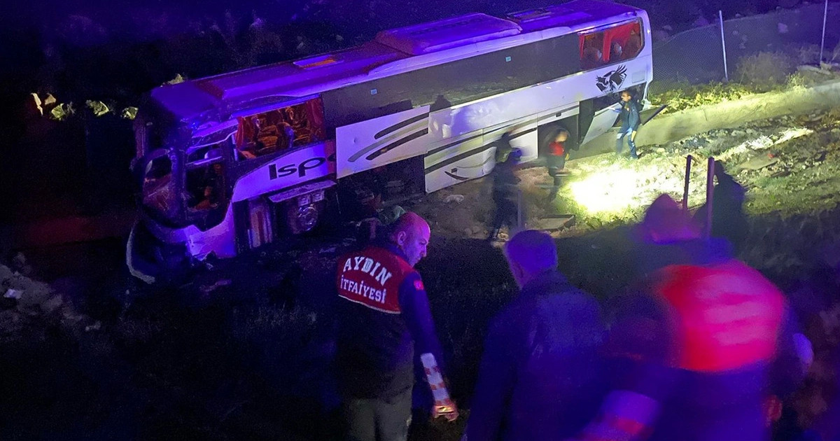 32 адам жараланып, 1 жолаушы қаза тапты: Түркияда автобус апатқа ұшырады