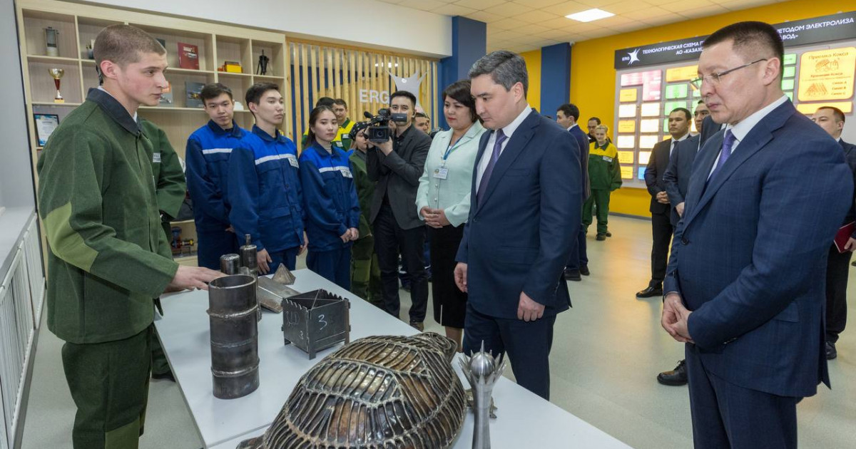 Олжас Бектенов Павлодардағы Түсті металлургия жоғары колледжінде болды
