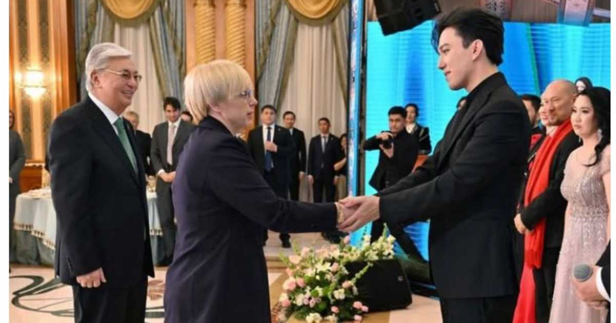 Димаш Құдайберген Ақордада өнер көрсетті