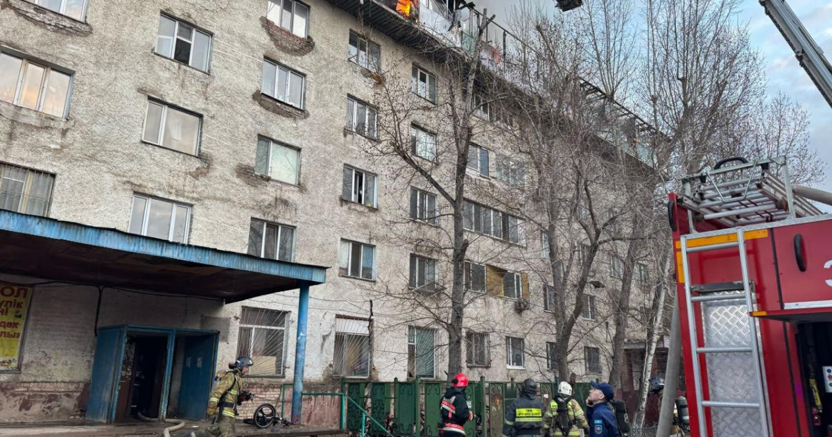 Астанада жатақхана өртенді