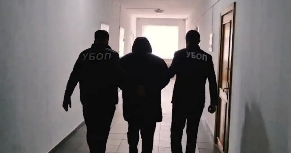 Оралда 33 жастағы тұрғын адамдарды қорқытып, ақша бопсалаумен айналысқан