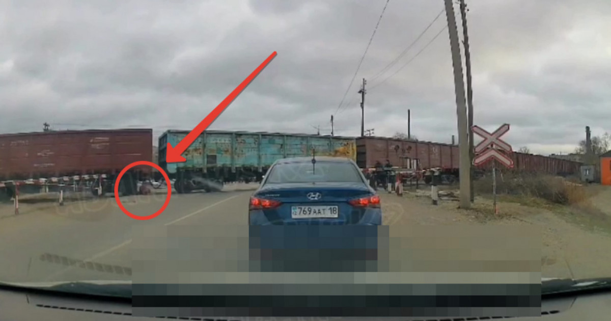 Семейде жүк пойызы әйел адамды басып кетті