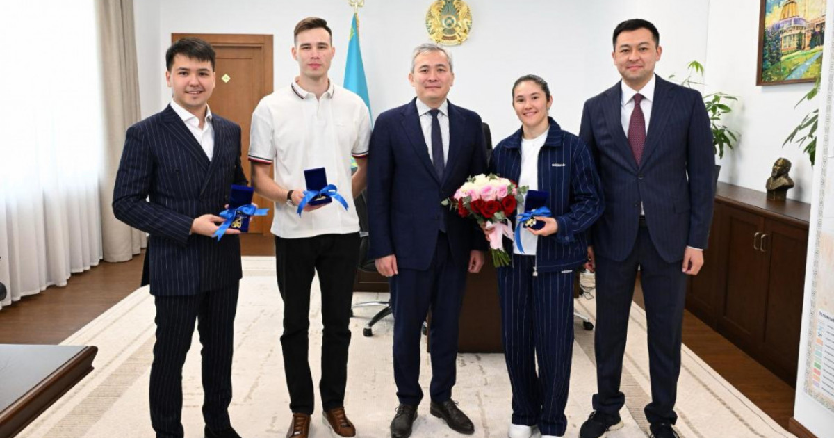 Олимпиада жеңімпаздарына жаңа пәтерлер табысталды