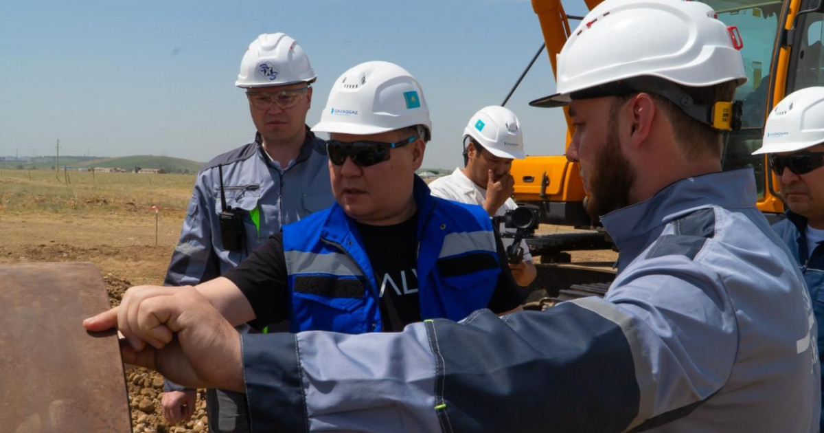 Энергетика вице-министрі «Бейнеу-Бозой-Шымкент» газ құбырының құрылысын тексерді