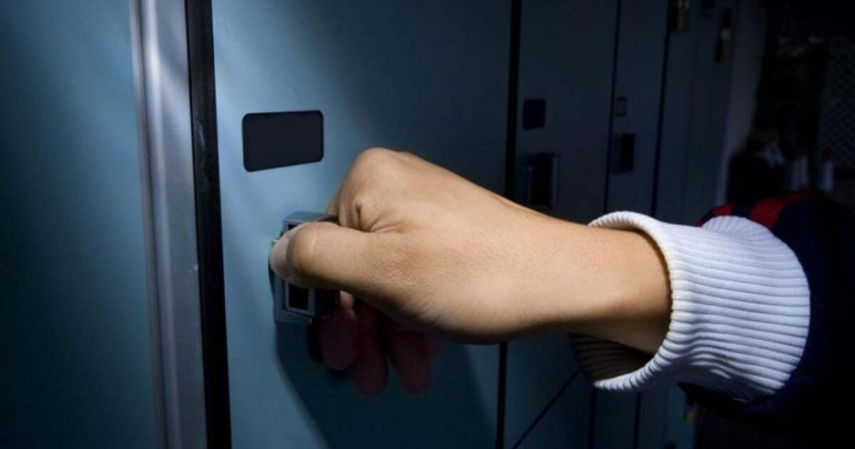 40 жастағы азамат шешесінің 1,8 млн теңге тұратын алтындарын ұрлаған