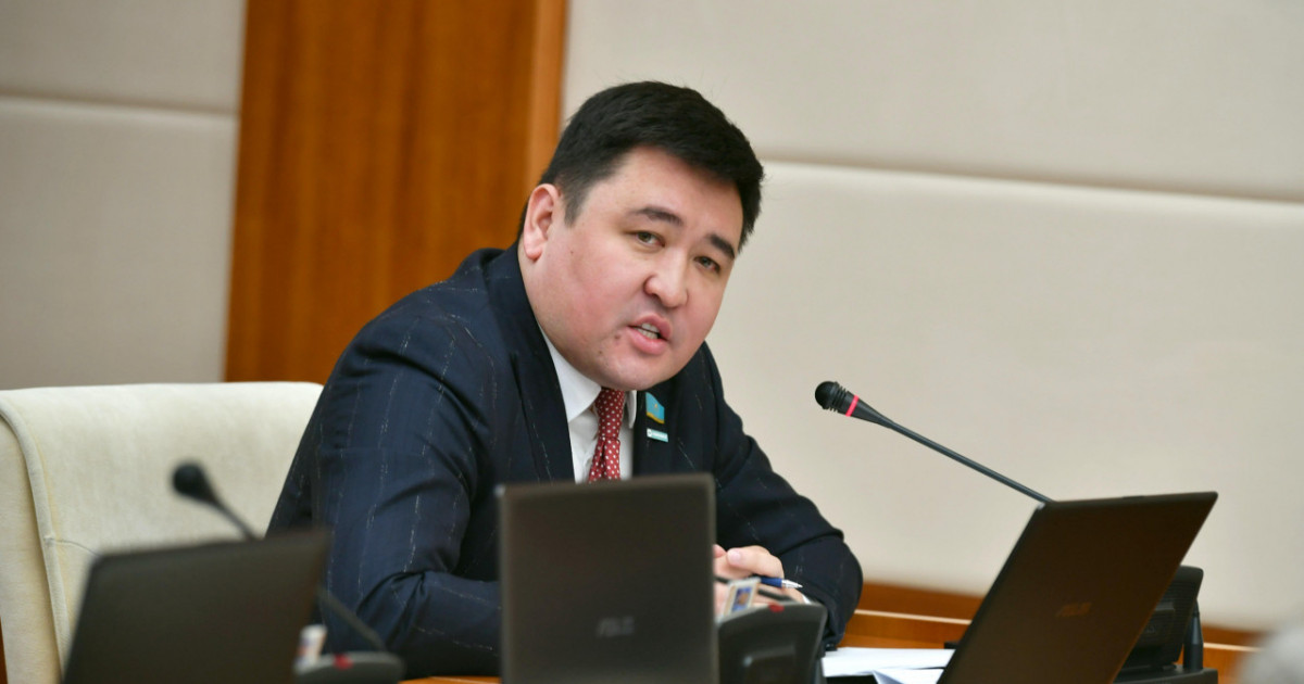 "Бұрын халық кредитті барып алатын еді, қазір кредит өз аяғымен келіп жүр": Нартай Сәрсенғалиев Үкіметке ұсыныс айтты