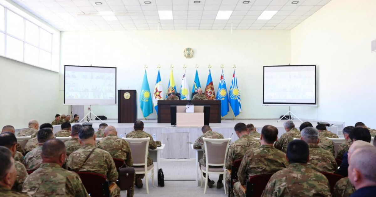 Руслан Жақсылықов Қарағанды гарнизонында өткен көшпелі отырыста әскери қызметтің міндетін айқындады