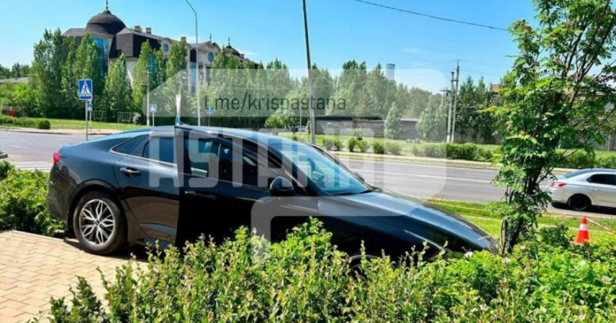 Астанада жүргізушінің жүрегі тоқтап, көлікте көз жұмды