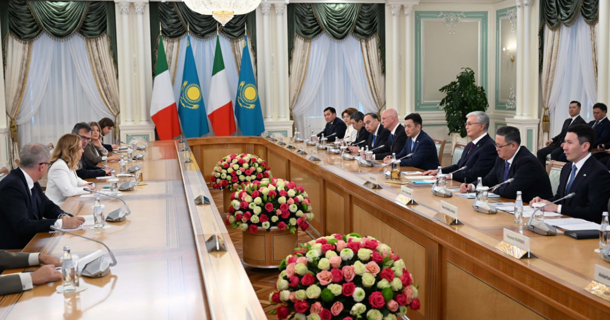 Президент Италия Министрлер Кеңесінің төрағасымен кеңейтілген құрамда келіссөз жүргізді