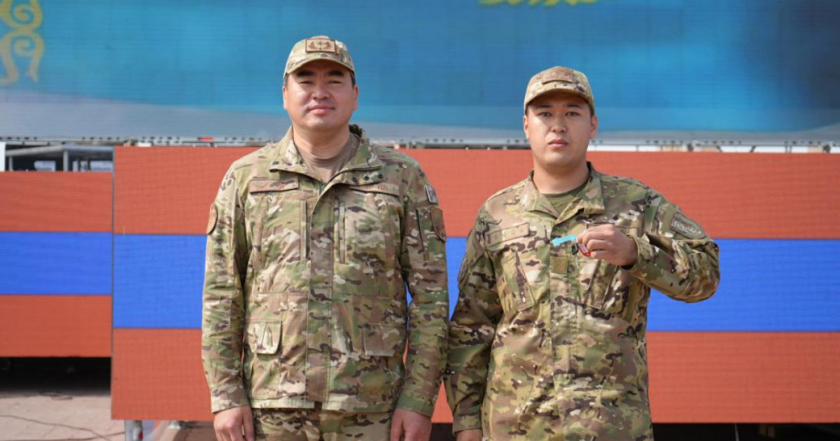 Төтенше жағдайлар министрі 10 ақтөбелік құтқарушыға пәтер кілтін табыс етті