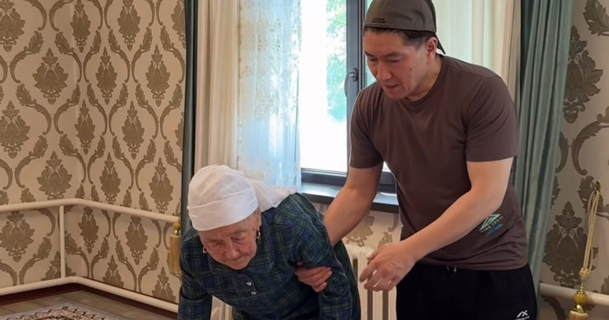 "Негізі анам 89 жаста, бірақ өзін 94-темін дейді": Сәкен Майғазиев анасы туралы әсерлі жазба жариялады