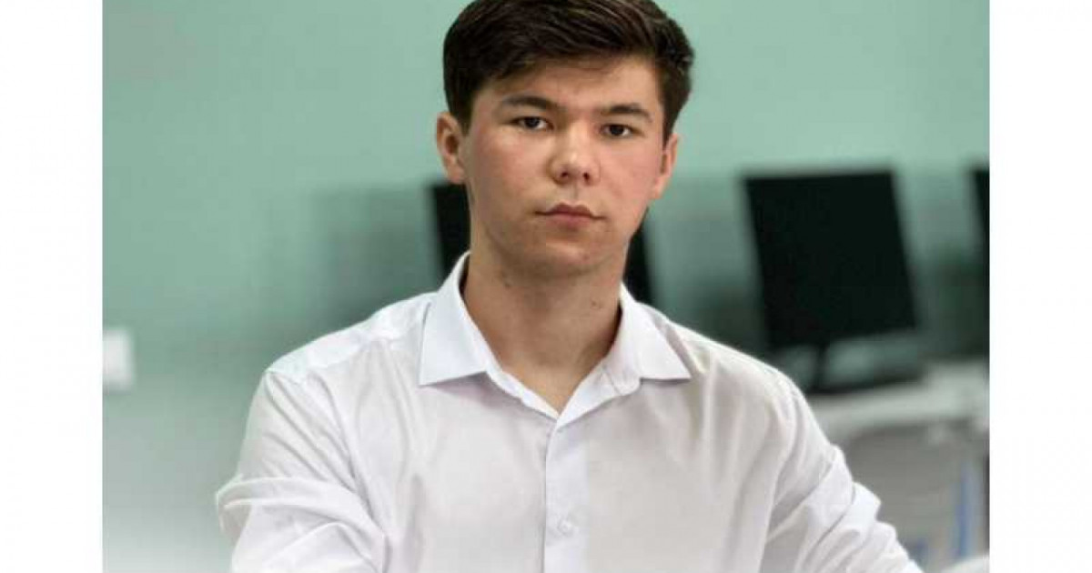 Кентауда колледж студенті оқушыларға кәсіби бағдар беретін ерекше стенд жасап шығарды