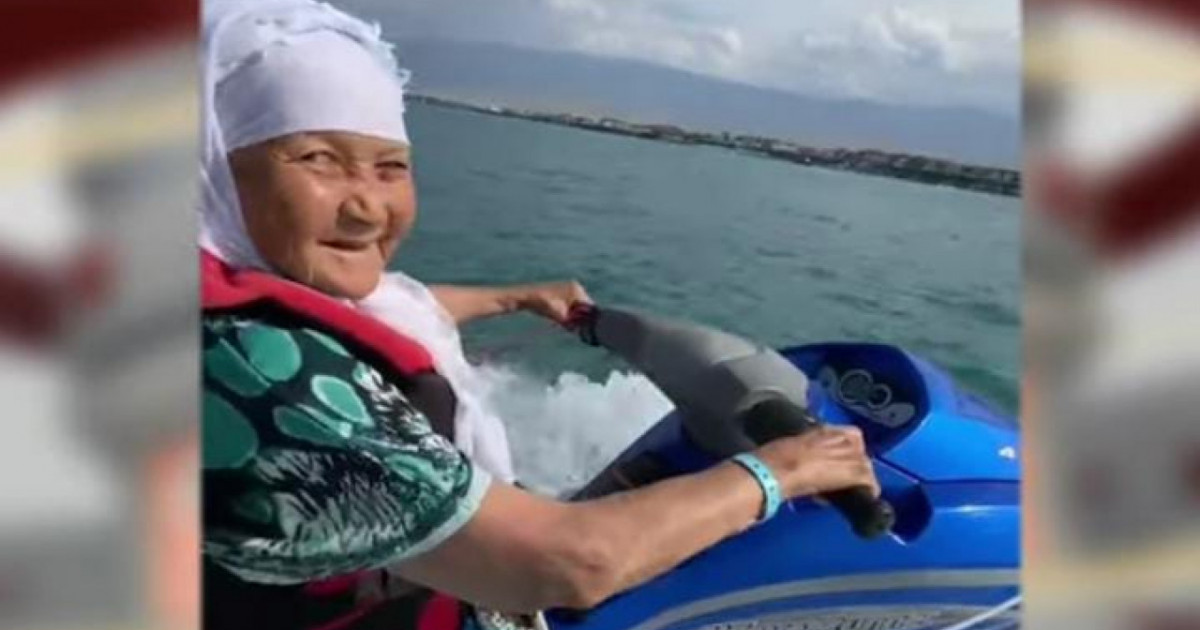 «Өзім үшін өмір сүріп жүрмін»: Гидроцикл жүргізіп, ел аузына іліккен 82 жастағы әжей өмірі туралы сыр шертті