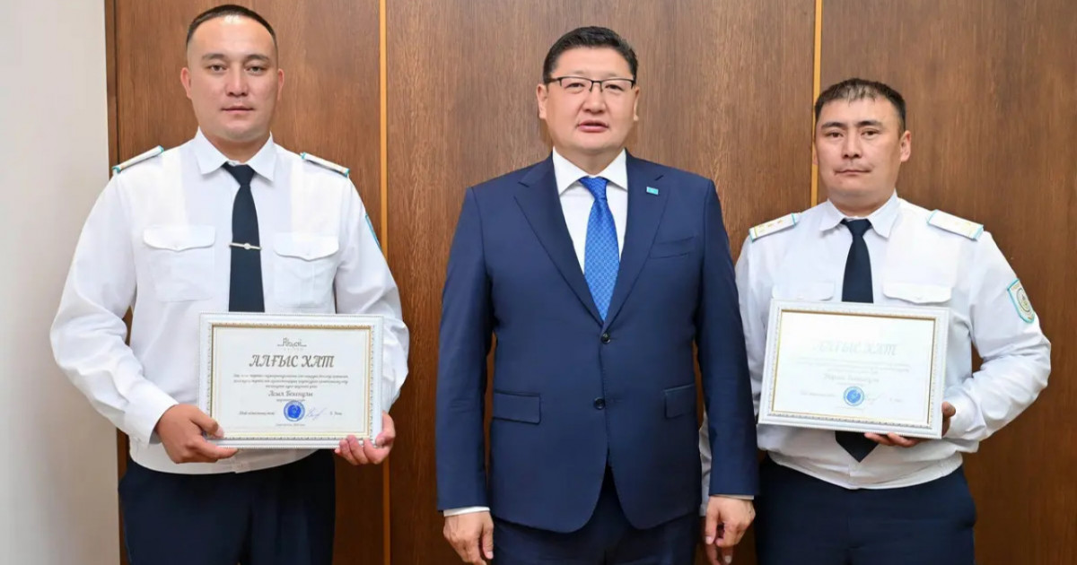 Абай облысында 7 жастағы баланы іздеп тапқан полицейлер марапатталды