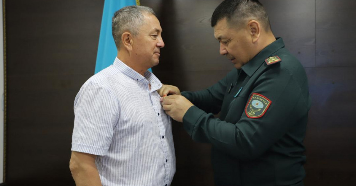 Балаларды құтқарып қалған Сәтбаев тұрғыны медальмен марапатталды