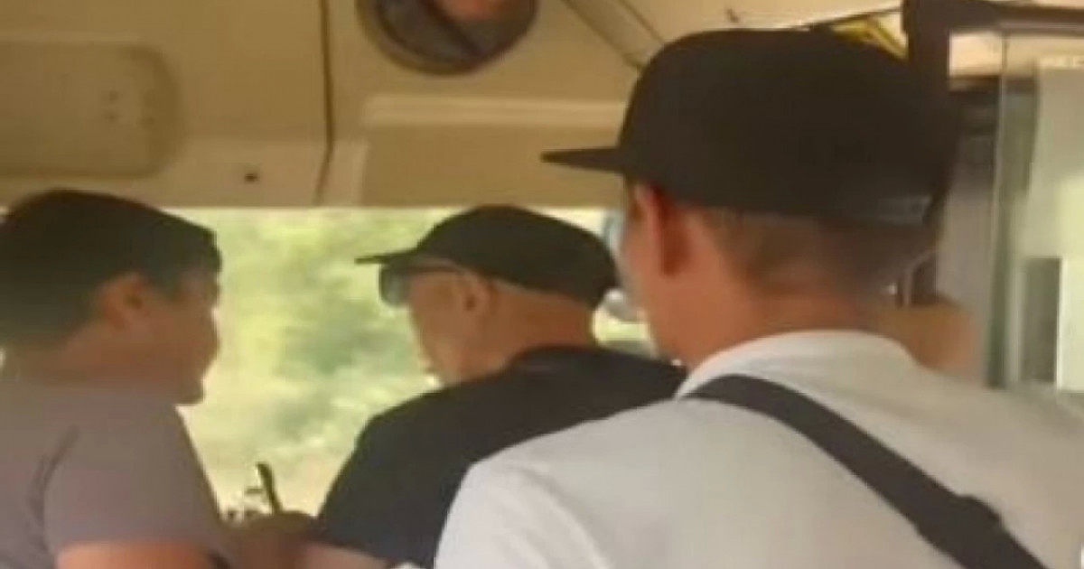 Семейде жүріп бара жатқан автобус жүргізушісін ұрған жолаушы ұсталды