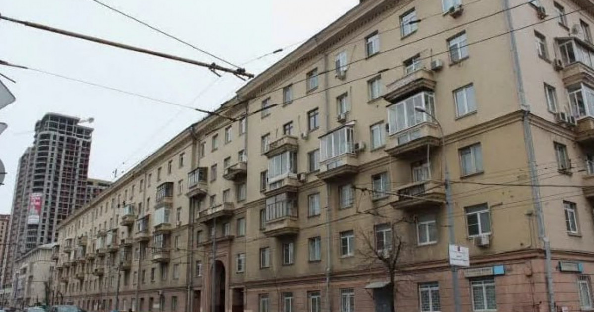 Ауладағы мысыққа тамақ бермек болған әжей терезеден құлап көз жұмды