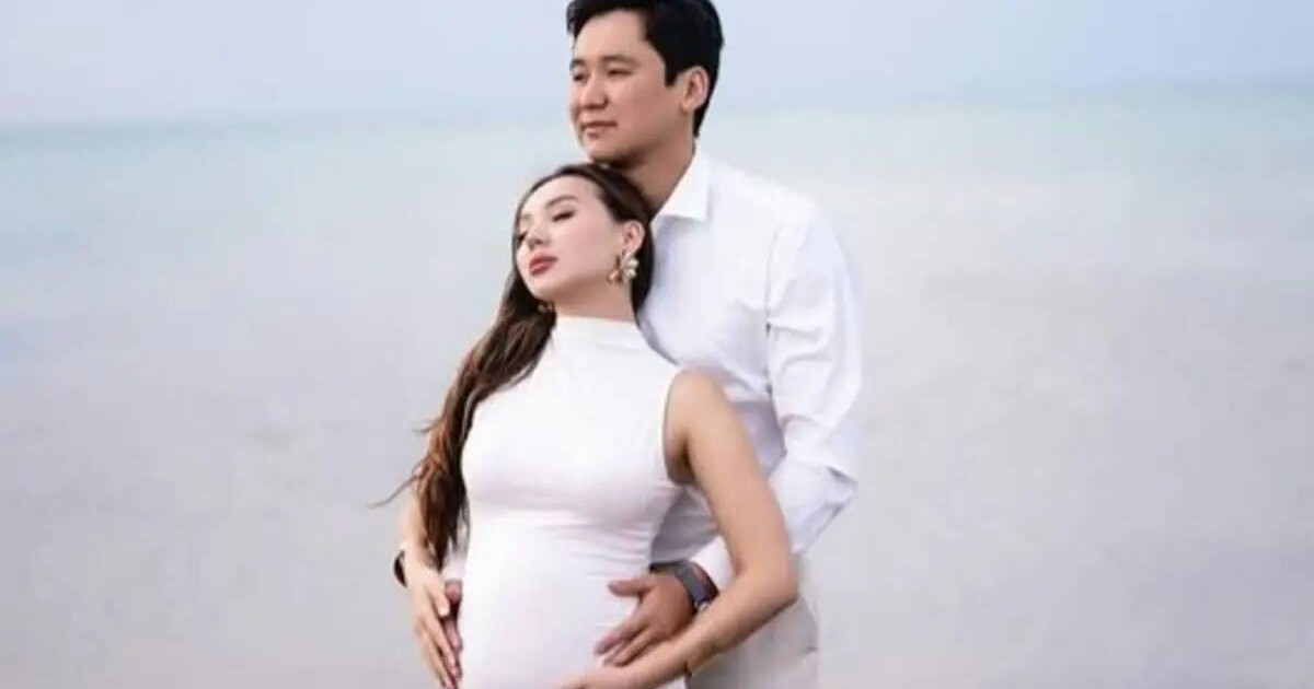 Духтари секс 12 сол Жалаңаш әйелдердің бөкселерінің жақыннан түсірілген суреттері