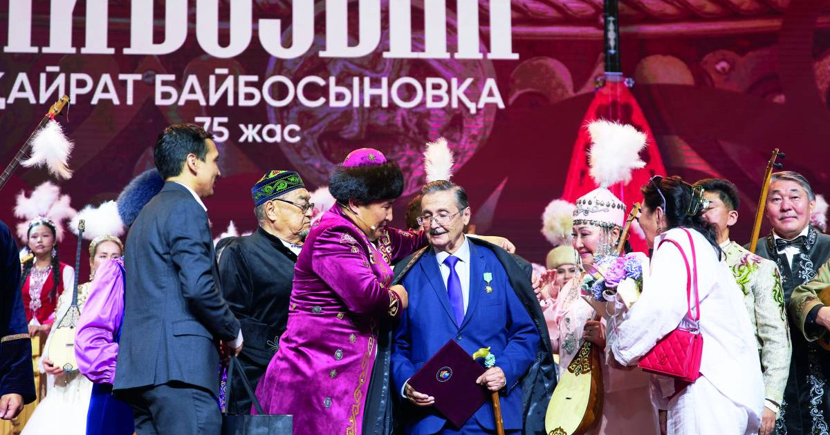 Пашасыз секс қатыгез Халат киген жалаңаш әйелдердің фотосуреттері