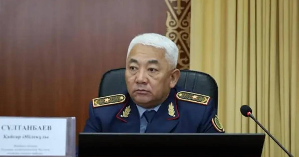 Латиналар мен қара әйелдердің үлкен есектері