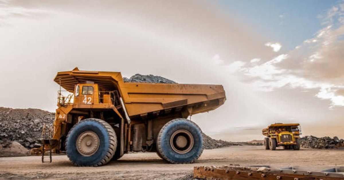 Көшедегі трусисыз адамдардың порно фотолары