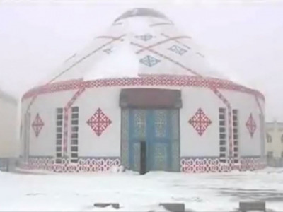Қытайдағы қазақтар әлемдегі ең үлкен киіз үйді тікті
