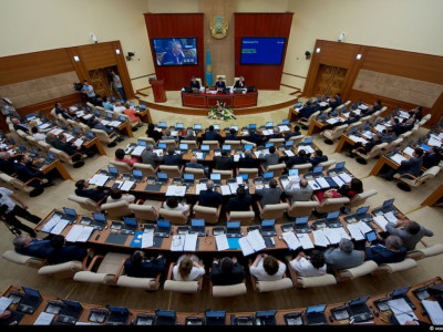 Мәжілісте Инвестициялар және даму министрлігі сынның астында қалды