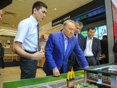 «Елбасының «McDonald's»-қа баруы – фастфудты насихаттағаны емес»