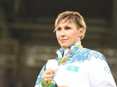 Гюзель Манюрова  күміс алды