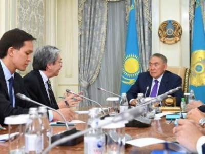 Назарбаев Гонконгтың қаржы министрімен кездесті