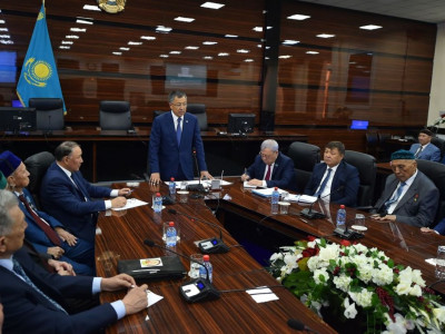 ОҚО әкімі зиялы қауыммен кездесті