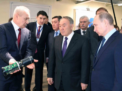 Екі ел басшысы Санкт-Петербургтегі кәсіпорындар жұмысымен танысты
