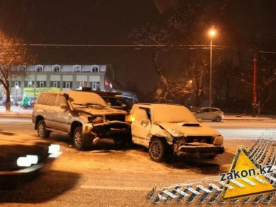 Көктайғақтың кесірінен Алматыда бірнеше көлік соқтығысты