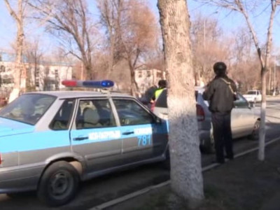 ОҚО-да полицейді ұрып, көлігін айдап кеткен бұзақылар ұсталды