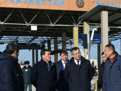 Асқар Мамин казақ-өзбек шекарасындағы кеден бекеттерінде болды