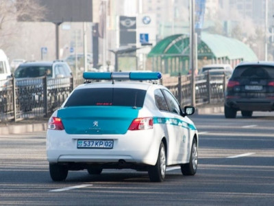 Тәртіп бұзған жүргізушіні қуған полицей 9 жасар баланы қағып кетті