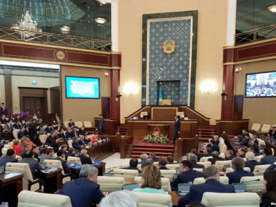 Қазақстан парламентіне Конституцияға түзетулер жобасы түсті