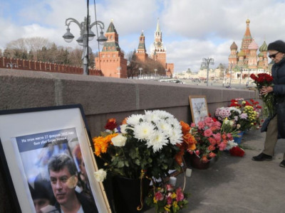 Мәскеуде Борис Немцов мемориалы тағы тоналды