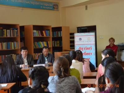 Студенттер жазушымен кездесті