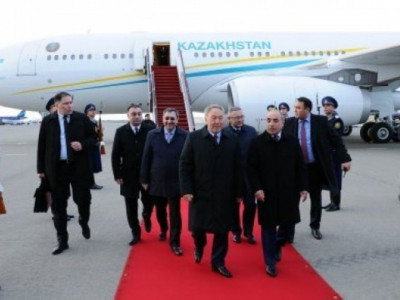 Нұрсұлтан Назарбаев Бакуге барды
