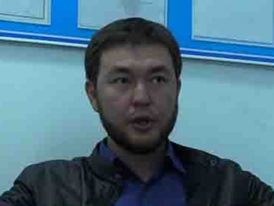 Полицейге қол көтерген шенеунік жұмыстан босатылды