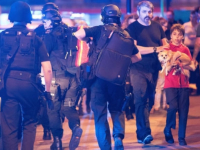 Манчестер стадионындағы концерт жарылыспен аяқталып, 19 адам көз жұмды