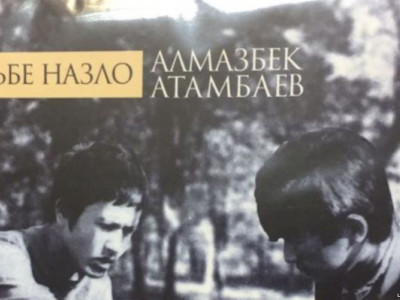 Қырғыз президенті Атамбаевтың әндер жинағы саудаға шықты