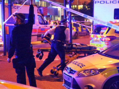 Лондонда мешітке келгендерді жүк көлігімен басып өтпек болған күдікті ұсталды